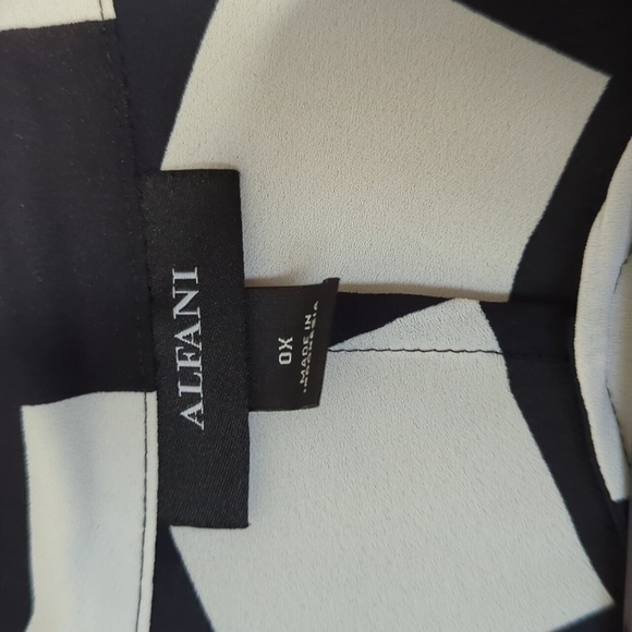 NWOT Alfani Sheer Collared VNeck Button Front in Black/White Check - Picture 4 of 5